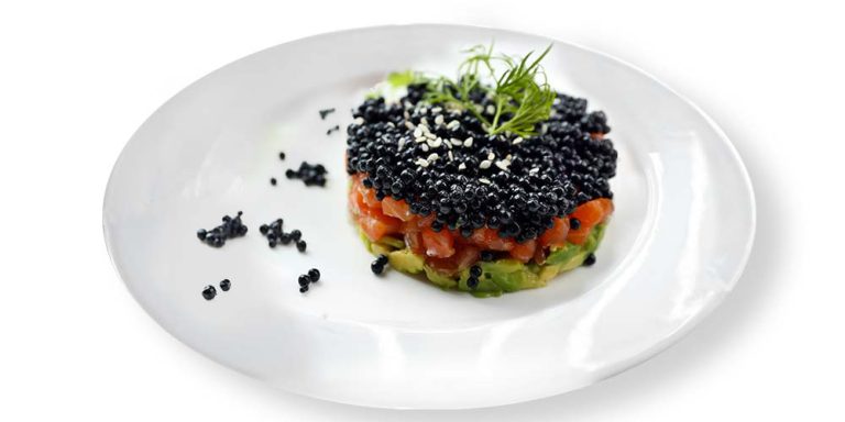 Kaviar auf Lachstatar und Avocado Kaviar auf Lachstatar und Avocado